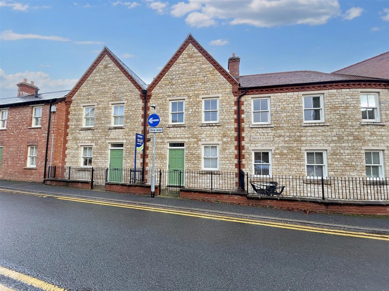Moat Lane, Towcester