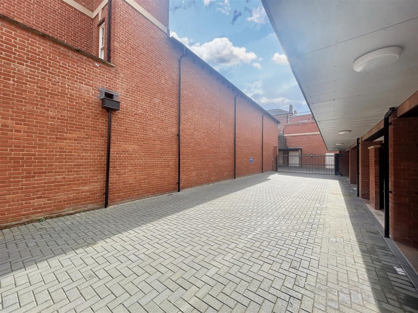 Images for Moat House, Towcester